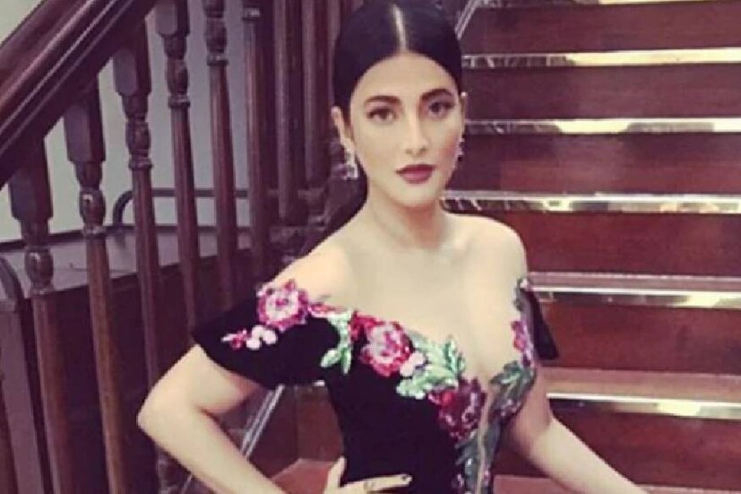  പാമ്പ്, പല്ലി, ജന്തുക്കൾ തുടങ്ങിയവയോടുള്ള ഭയമാണ് വിഷയം. ചിലപ്പോൾ നിറയെ പാമ്പുകളുള്ള ഒരു സിനിമ തനിക്ക് കിട്ടിയേക്കുമോ എന്ന് പോലും ശ്രുതിക്ക് ഭയമുണ്ട്