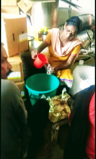  ഇത് മുതലെടുത്താണ് ലബോറട്ടറികളിൽ  സാനിറ്റൈസർ നിർമ്മാണം ആരംഭിച്ചത്.