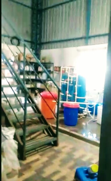  അങ്കമാലി സിസ്കോയിൽ പ്രവൃത്തിക്കുന്ന ഐസോകം  ലബോറട്ടറീസിലായിരുന്നു പരിശോധന. അനുമതിയില്ലാതെയായിരുന്നു സാനിറ്റൈസർ നിർമ്മാണം.