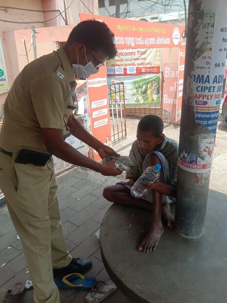  ഒരാൾ അസിസ്റ്റൻറ് പോലീസ് കമ്മീഷണർ ലാൽജി. മറ്റൊരാൾ കളമശേരി സി.പി.ഒ. പി. എസ്.രഘു. 