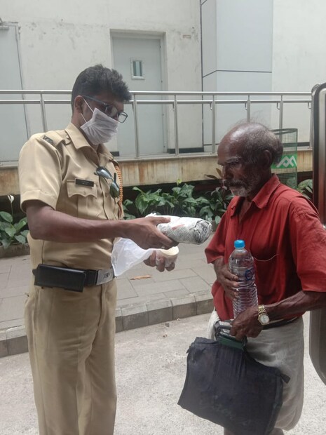  പോലീസിനെക്കുറിച്ചുള്ള ധാരണകൾ തിരുത്തുകയാണ് കാക്കിക്കുള്ളിലെ  കനിവുള്ള ചില മനസ്സുകൾ.