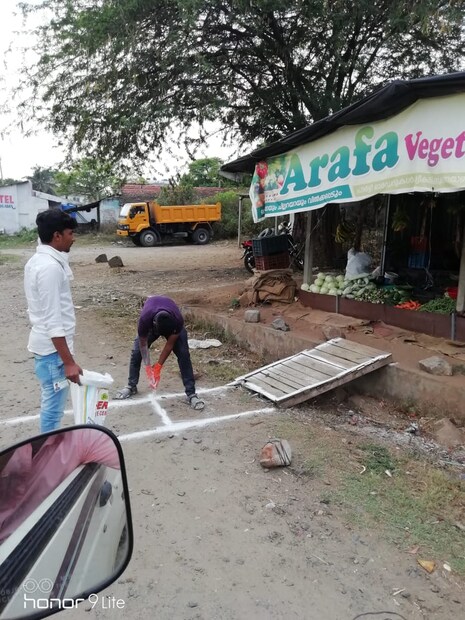  ഇതിനായി അട്ടപ്പാടിയിലെ വിവിധ ഭാഗങ്ങളിൽ  കടകൾക്ക് മുന്നിൽ നിശ്ചിത അകലത്തിൽ കളം വരച്ചത് മാതൃകയായി.
