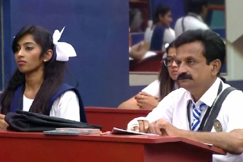  കരയാൻ തുടങ്ങിയ രേഷ്മ കണ്ണുകളിൽ പുകയുന്ന പോലുള്ള അനുഭവമുണ്ടായതായി പരാതിപ്പെട്ടു. തുടർന്ന് ആശുപത്രിയിൽ പ്രവേശിപ്പിച്ചു. ബിഗ് ബോസ് വീട്ടിൽ നിന്ന് പുറത്തുപോകാൻ ആവശ്യപ്പെട്ട് നിർമ്മാതാക്കൾ രജിത്തിന് കർശന ശിക്ഷ നൽകി