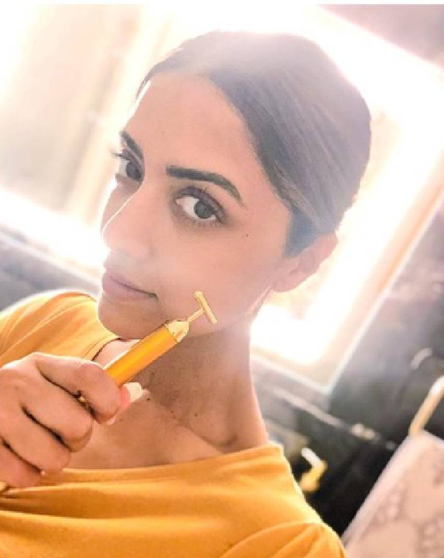 അത് മാത്രമല്ല, ഇപ്പോൾ മംമ്ത തന്റെ തന്നെ ബ്യൂട്ടീഷ്യൻ കൂടിയാണ്. അൽപ്പം നേരം സ്വന്തം സൗന്ദര്യത്തിനും കൂടി വേണ്ടി മംമ്ത മാറ്റിവയ്ക്കുന്നു അത് മാത്രമല്ല, ഇപ്പോൾ മംമ്ത തന്റെ തന്നെ ബ്യൂട്ടീഷ്യൻ കൂടിയാണ്. അൽപ്പം നേരം സ്വന്തം സൗന്ദര്യത്തിനും കൂടി വേണ്ടി മംമ്ത മാറ്റിവയ്ക്കുന്നു