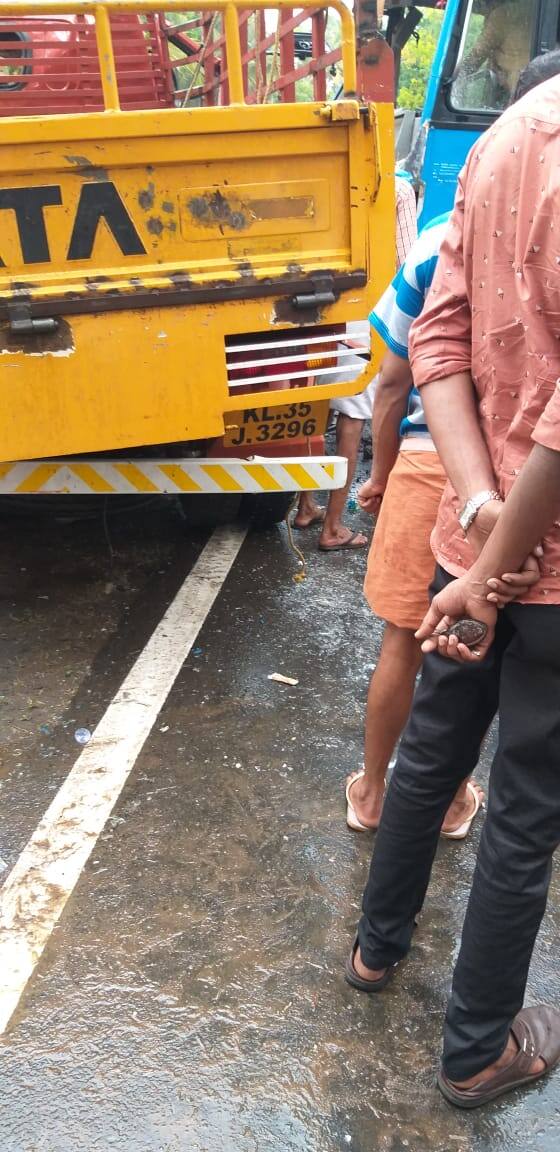 മുണ്ടക്കയം കോരുത്തോട് - മടുക്കയ്ക്ക് അടുത്ത് പാറക്കുന്നേൽ വീട്ടിൽ സെബാസ്റ്റ്യന്റെ മകൻ സെബിൻ (32) ആണ് മരിച്ചത്. മുണ്ടക്കയം കോരുത്തോട് - മടുക്കയ്ക്ക് അടുത്ത് പാറക്കുന്നേൽ വീട്ടിൽ സെബാസ്റ്റ്യന്റെ മകൻ സെബിൻ (32) ആണ് മരിച്ചത്.