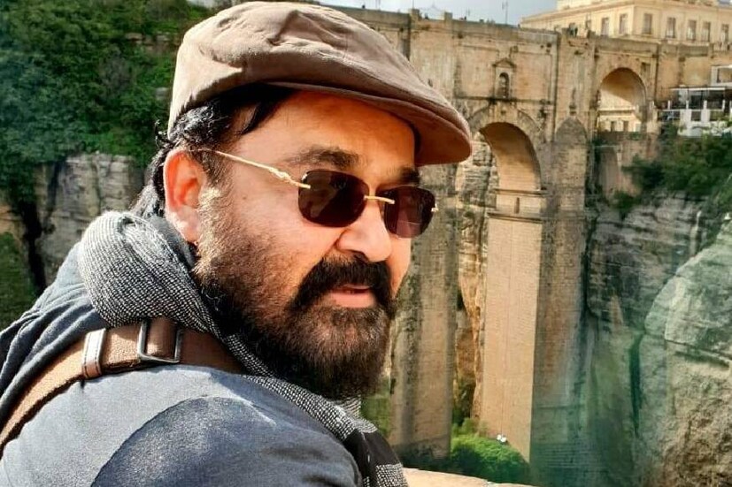  മലയാള സിനിമയിലെ ദിവസവേതന തൊഴിലാളികൾക്കായി മോഹൻലാൽ മാർച്ച് മാസം 10 ലക്ഷം രൂപ ഫെഫ്ക സംഘടനയ്ക്ക് കൈമാറിയിരുന്നു