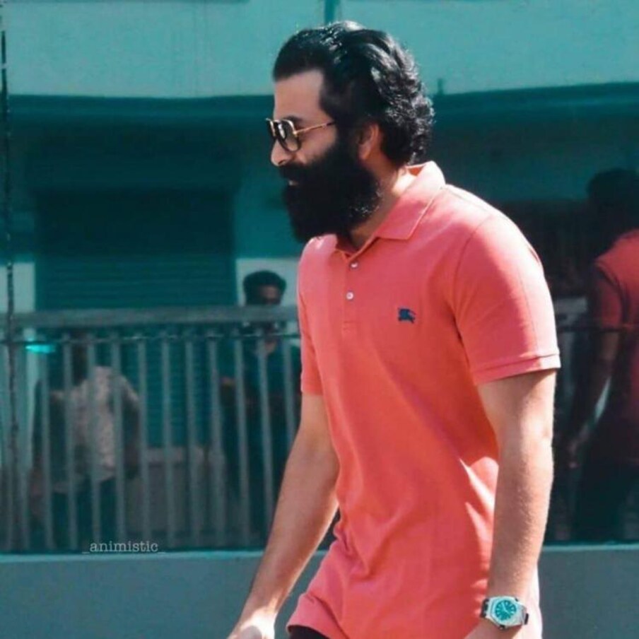  'നജീബ് പട്ടിണികിടക്കുമ്പോൾ' താൻ വളരെയധികം ഭക്ഷണം കഴിക്കുന്നു എന്ന് സുപ്രിയ പറയുന്നു. പോസ്റ്റ് ചെയ്ത ചിത്രത്തിലെ ക്യാപ്‌ഷനിലെ ഹാഷ്ടാഗിലാണ് സുപ്രിയ തന്റെ സങ്കടം ഒളിപ്പിക്കുന്നത്