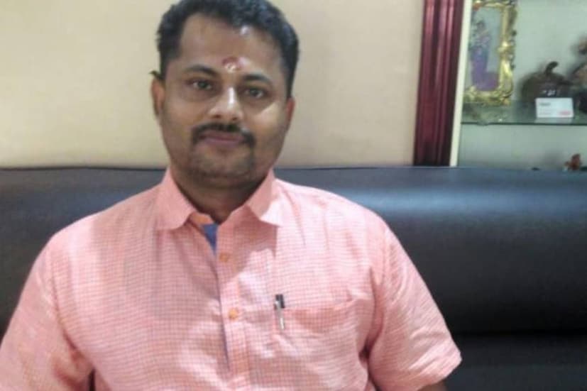  പാലത്തായി പീഡനക്കേസിലെ പ്രതി അറസ്റ്റിൽ. അധ്യാപകനും ബി ജെ പി നേതാവുമായ പത്മരാജൻ ആണ് അറസ്റ്റിലായത്. തലശ്ശേരി ഡിവൈഎസ്പി വേണുഗോപാലിന്റെ നേതൃത്വത്തിലുള്ള പ്രത്യേക അന്വേഷണസംഘമാണ് പ്രതിയെ കുടുക്കിയത്. പാനൂർ പൊയിലൂരിൽ വെച്ചാണ് ഇയാളെ അറസ്റ്റ് ചെയ്തത്.