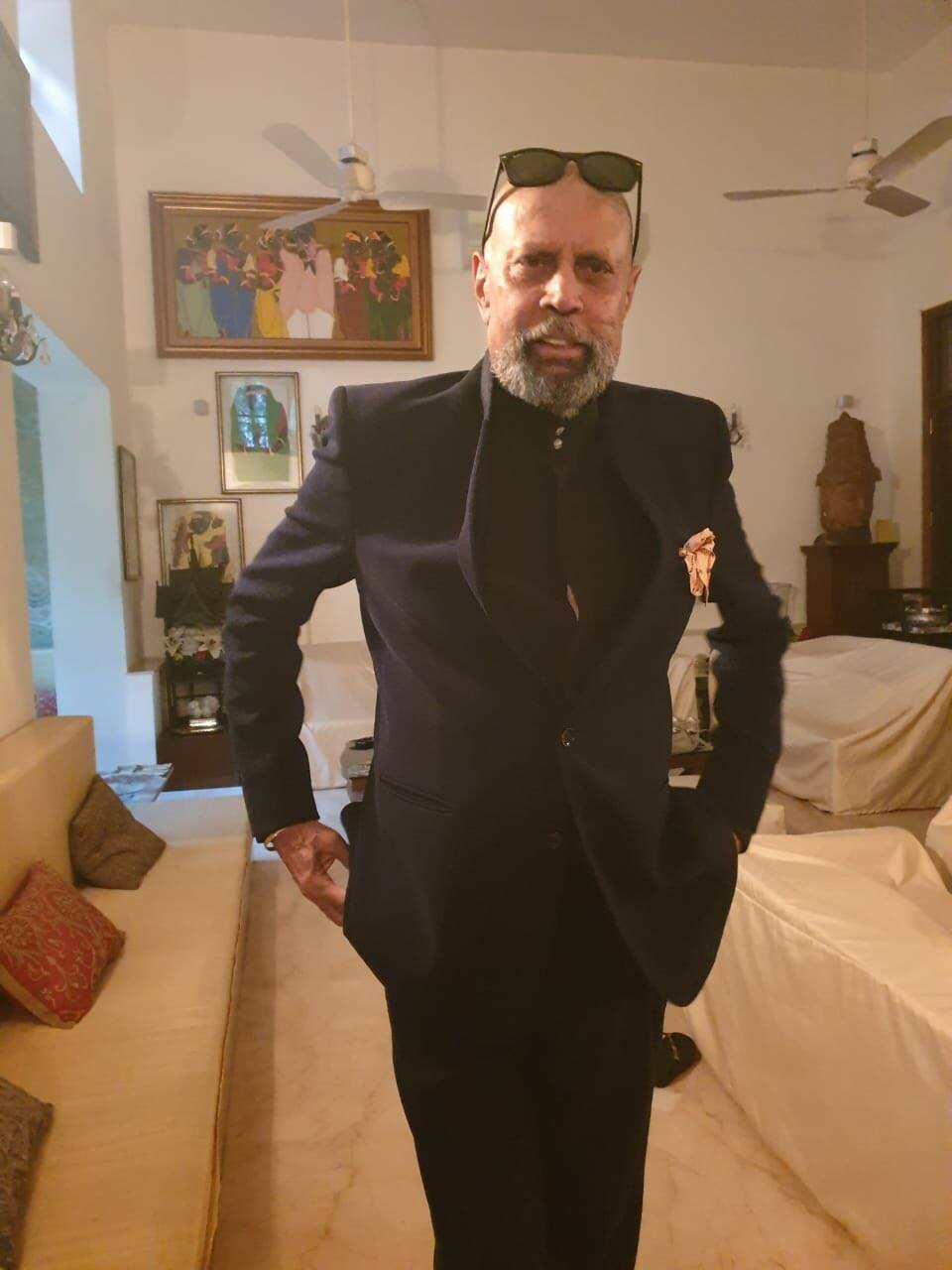 എന്നാൽ കപിൽ ദേവ് ഒരുപടി കൂടി കടന്നു. തലമുടി മുഴവൻ കളഞ്ഞ് പുതിയ ലുക്കിലാണ് ഇന്ത്യക്ക് ആദ്യ ലോകകപ്പ് നേടിക്കൊടുത്ത നായകൻ എത്തിയിരിക്കുന്നത്. എന്നാൽ കപിൽ ദേവ് ഒരുപടി കൂടി കടന്നു. തലമുടി മുഴവൻ കളഞ്ഞ് പുതിയ ലുക്കിലാണ് ഇന്ത്യക്ക് ആദ്യ ലോകകപ്പ് നേടിക്കൊടുത്ത നായകൻ എത്തിയിരിക്കുന്നത്.