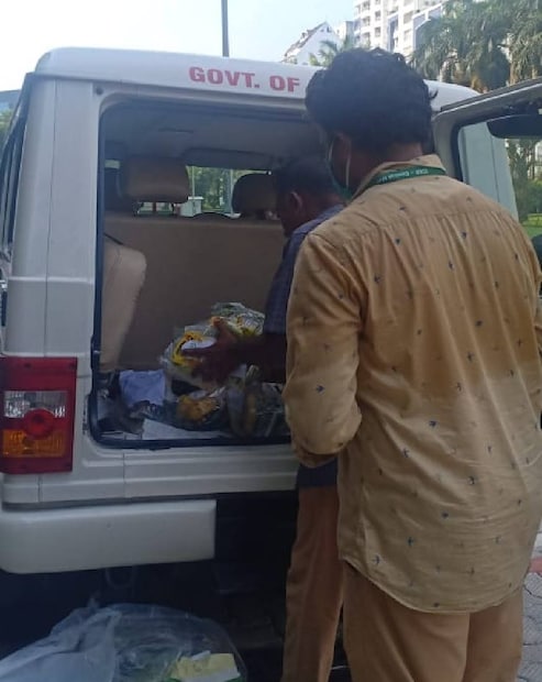  എറണാകുളം ജില്ലയിലെ കര്‍ഷകരില്‍ നിന്ന് നേരിട്ടാണ് പച്ചക്കറികള്‍ ശേഖരിക്കുന്നത്. കര്‍ഷകര്‍ തന്നെ ഇത് കഴുകി വേര്‍തിരിച്ച് അരിഞ്ഞ് നല്‍കും. സി.എം.എഫ്.ആർ.ഐയിലെ ജീവനക്കാര്‍ ഇത് ശേഖരിച്ച് പാക്കറ്റുകളിലാക്കും