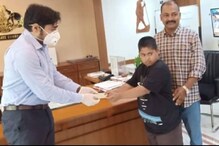 ദുരിതാശ്വാസ നിധിയിലേക്ക് തന്റെ പെൻഷൻ തുക സംഭാവനയായി നൽകി പതിനാലുകാരൻ