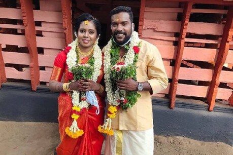 നടൻ മണികണ്ഠന് വിവാഹം; ലോക്ക്ഡൗൺ നിയമങ്ങൾ പാലിച്ച്; ചെലവു തുക ദുരിതാശ്വാസ നിധിയിലേക്ക് നടൻ മണികണ്ഠന് വിവാഹം; ലോക്ക്ഡൗൺ നിയമങ്ങൾ പാലിച്ച്; ചെലവു തുക ദുരിതാശ്വാസ നിധിയിലേക്ക്