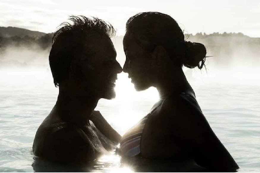  മിലിന്ദ് സോമനും അങ്കിതയും