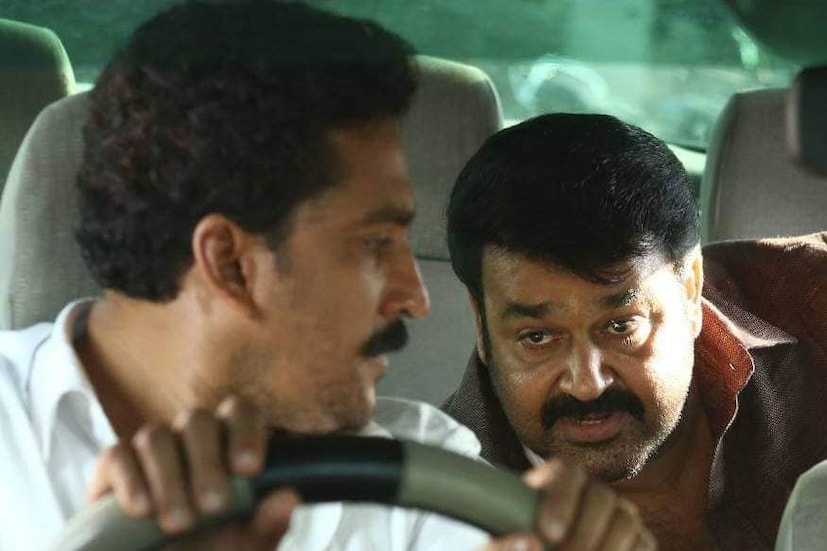  ഇന്നത്തെ സന്ധ്യ മറക്കാൻ പറ്റില്ല. മകൻ (#പുലിമുരുകൻ)അച്ഛനെ വിളിച്ച് സുഖവിവരം അന്വേഷിച്ചു. മലയാളത്തിൻ്റെ അഭിമാനം, നടനവിസ്മയം #പത്മഭൂഷൺ മോഹൻലാൽ നമ്മുടെയൊക്കെ പ്രിയപ്പെട്ട #ലാലേട്ടൻ വിളിച്ച് സുഖവിവരങ്ങൾ അന്വേഷിച്ചു. അമ്മയോട് കുറേ നേരം സംസാരിച്ചു. എന്താ പറയാ, സന്തോഷം അടക്കാൻ പറ്റുന്നില്ല....