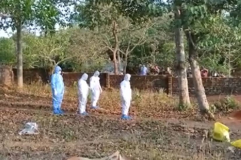  സുരക്ഷാ പ്രോട്ടോക്കോൾ പാലിച്ച് കഴിഞ്ഞ ദിവസം വൈകുന്നേരം 5.50 ഓടു കൂടിയാണ്  ചടങ്ങുകൾ പൂർത്തിയായത്.