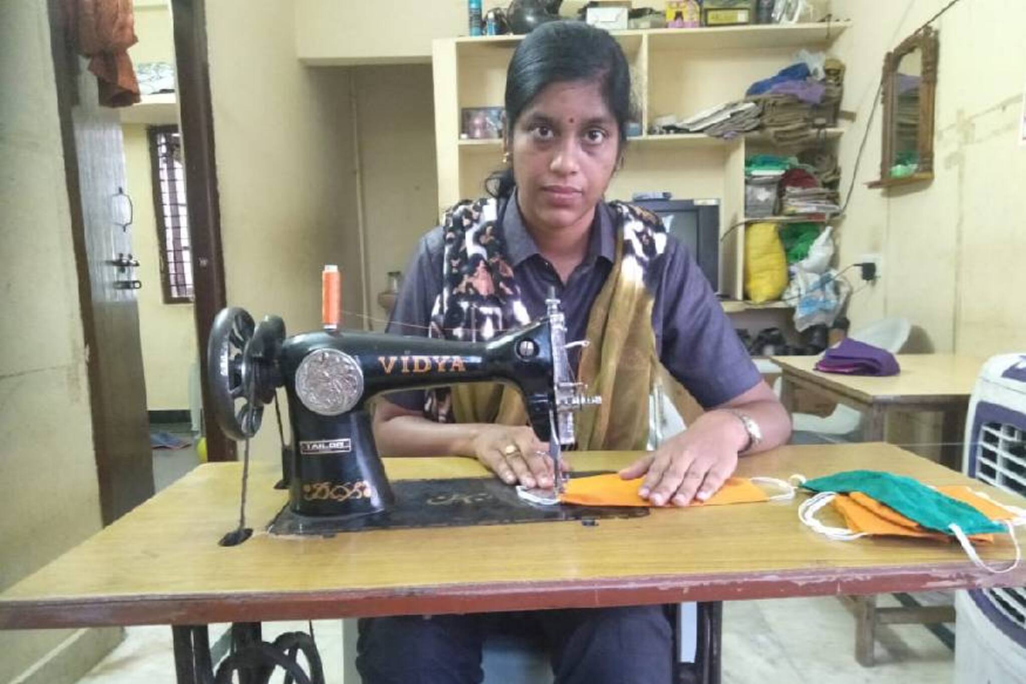 അമരേശ്വരി: ജോലി പൊലീസ് കോൺസ്റ്റബിൾ; ഒഴിവ് നേരങ്ങളിൽ മാസ്ക് നിർമാണം