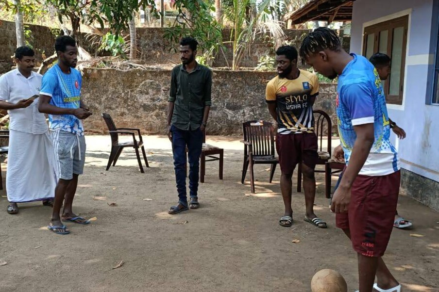  മാർച്ച് ആദ്യം ആയപ്പോഴേക്കും കളിക്കളങ്ങൾ അടച്ചുപൂട്ടി. അന്നുതൊട്ട് ഈ വീട്ടിൽ ഇരിപ്പാണ് എല്ലാവരും. കളി ഇല്ലാത്തതുകൊണ്ട് കയ്യിൽ കാശില്ല. സ്പോൺസർമാർ ഭക്ഷണവും മറ്റ് അത്യാവശ്യ കാര്യങ്ങളും ഒരുക്കി നൽകും. ഇനി എത്ര ദിവസം ഇങ്ങനെ ഇരിക്കേണ്ടി വരുമെന്ന് അറിയില്ലല്ലോ. ആശങ്ക ഉണ്ട് . ലുലു പറഞ്ഞു.