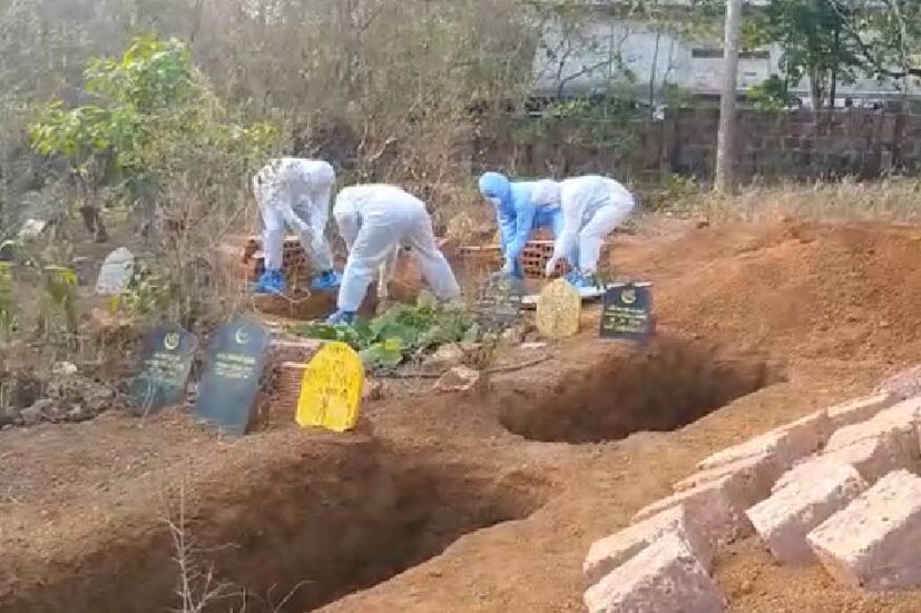  സുരക്ഷാ പ്രോട്ടോക്കോൾ അനുസരിച്ച് മെഹറൂഫിന്റെ ഖബറടക്ക ചടങ്ങുകൾ നടക്കുന്നു..