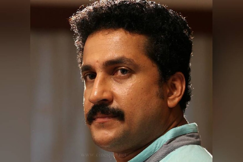  ഈ ദുരിത സമയത്ത് മലയാള സിനിമയിലെ പ്രിയപ്പെട്ട താരങ്ങളായ #ജയസൂര്യ, #വിജയരാഘവൻചേട്ടൻ #സലിംകുമാർ, #നന്ദുഏട്ടൻ, #സിദ്ധിക്ക, #കൃഷ്ണപ്രസാദ് തുടങ്ങിയവരൊക്കെ വിളിച്ച് സുഖവിവരം അന്വേഷിക്കുന്നു. സഹപ്രവർത്തകരോടുള്ള കരുതൽ. ഒരു പാട് സ്നേഹം പ്രിയപ്പെട്ടവരെ. നമ്മളീ കാലത്തെ അതിജീവിക്കും. മലയാള സിനിമ പൂർവ്വാധികം ശക്തിയോടെ മുന്നേറും (പോസ്റ്റ് അവസാനിച്ചു)