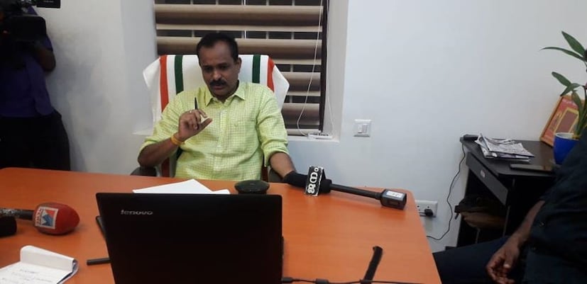  കൊറോണ കാലം കഴിഞ്ഞാലും പാർട്ടി പ്രവർത്തനത്തിന് ഓൺലൈൻ സാധ്യതകൾ പ്രയോജനപ്പെടുത്തുമെന്ന് വി.വി രാജേഷ് പറയുന്നു.