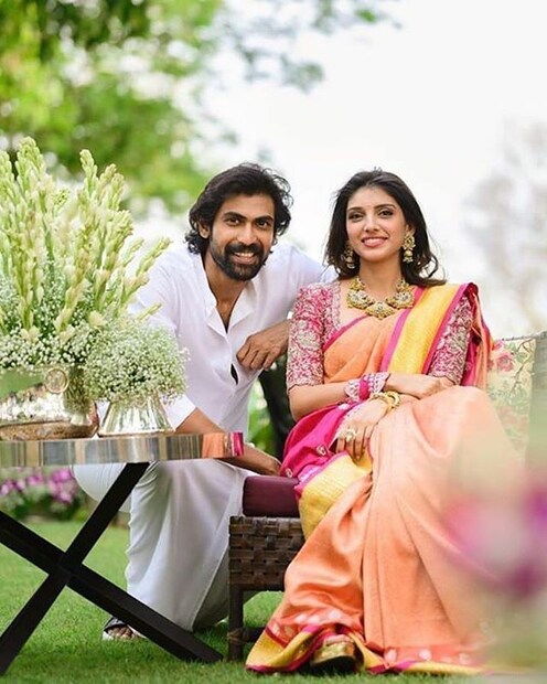  പീച്ച് കളർ സാരിയിലാണ് മിഹീഖ നിശ്ചയത്തിന് എത്തിയത്. തൂവെള്ള മുണ്ടും ഷർട്ടുമാണ് റാണയുടെ വേഷം.(image: instagram)