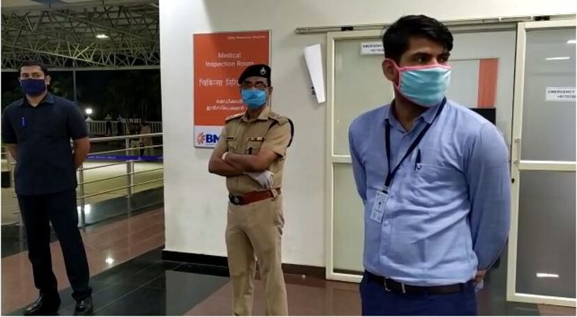  മൂന്ന് മലപ്പുറം സ്വദേശികള്‍, ഒരു കോഴിക്കോട് സ്വദേശി എന്നിവര്‍ക്കാണ് രോഗ ലക്ഷണങ്ങള്‍ കണ്ടെത്തിയത്. മലപ്പുറം സ്വദേശികളെ മഞ്ചേരി ഗവ. മെഡിക്കല്‍ കോളജ് ആശുപത്രിയിലും കോഴിക്കോട് സ്വദേശിയെ കോഴിക്കോട് മെഡിക്കല്‍ കോളജ് ആശുപത്രിയിലുമാണ് പ്രവേശിപ്പിച്ചത്.