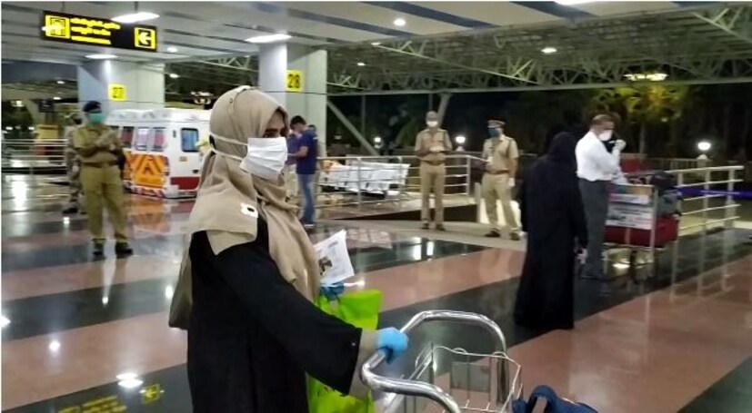  ഇവരെ കൂടാതെ നേരിയ ആരോഗ്യ പ്രശ്‌നങ്ങള്‍ അനുഭവപ്പെട്ട മലപ്പുറം സ്വദേശിയെ മഞ്ചേരി ഗവ. മെഡിക്കല്‍ കോളജ് ആശുപത്രിയിലേയ്ക്കും മാറ്റി. വൃക്ക രോഗത്തിന് ചികിത്സയിലുള്ള മലപ്പുറം സ്വദേശിയേയും മറ്റ് ആരോഗ്യ പ്രശ്‌നങ്ങളുള്ള രണ്ട് കോഴിക്കോട് സ്വദേശികളേയും കോഴിക്കോട് സ്വദേശിയായ ഒരു വനിതയേയും കോഴിക്കോട് മെഡിക്കല്‍ കോളജ് ആശുപത്രിയിലും പ്രവേശിപ്പിച്ചു