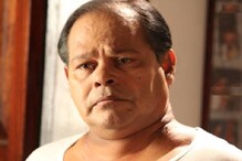 അപ്പൻ ഇപ്പൊ പോകണ്ടാന്നല്ലേ പറഞ്ഞത്; റേഷൻ വാങ്ങാൻ ഇറങ്ങിയ ഇന്നസെന്റിനെ വിലക്കി മകൻ
