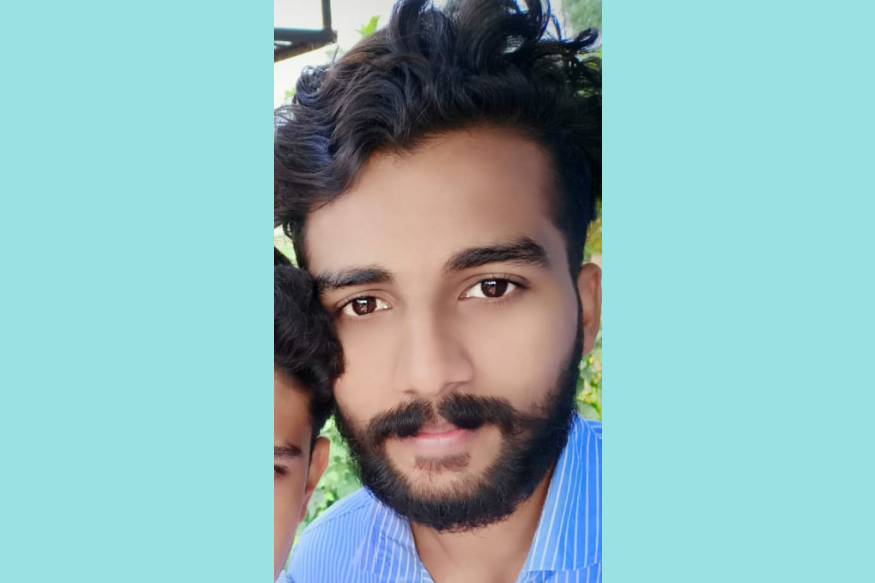  മലപ്പുറം: പെരിന്തല്‍മണ്ണയിൽ ഇന്‍സ്റ്റഗ്രാം വഴി പരിചയപ്പെട്ട 15കാരിയെ പീഡിപ്പിച്ച് ഗര്‍ഭിണിയാക്കിയ കേസില്‍ ഒളിവിലായിരുന്ന യുവാവ് അറസ്റ്റില്‍. കട്ടുപ്പാറ സ്വദേശി ചെമ്മല മുഹമ്മദ് സുഹൈല്‍(22) ആണ് അറസ്റ്റിലായത്. മാസങ്ങൾക്ക് മുമ്പാണ് യുവാവ് പെൺകുട്ടിയുമായി ഇൻസ്റ്റഗ്രാം വഴി ബന്ധം തുടങ്ങുന്നത്.