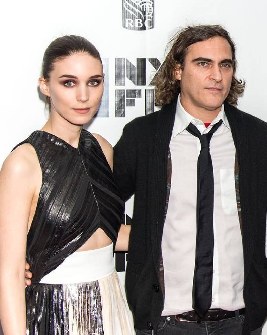  താൻ ഇന്റർനെറ്റിൽ എപ്പോഴെങ്കിലും പരതിയ ഒരേയൊരു പെൺകുട്ടിയാണ് റൂണി. തുടക്കത്തിൽ ഇമെയിൽ സുഹൃത്തുക്കളായിരുന്നു ഇരുവരും