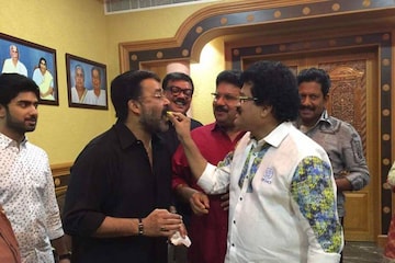 ഇന്ന് രേവതി നക്ഷത്രം. ഞങ്ങൾ രണ്ടുപേരുടെയും ജന്മനാളാണിന്ന് ഇന്ന് രേവതി നക്ഷത്രം. ഞങ്ങൾ രണ്ടുപേരുടെയും ജന്മനാളാണിന്ന്