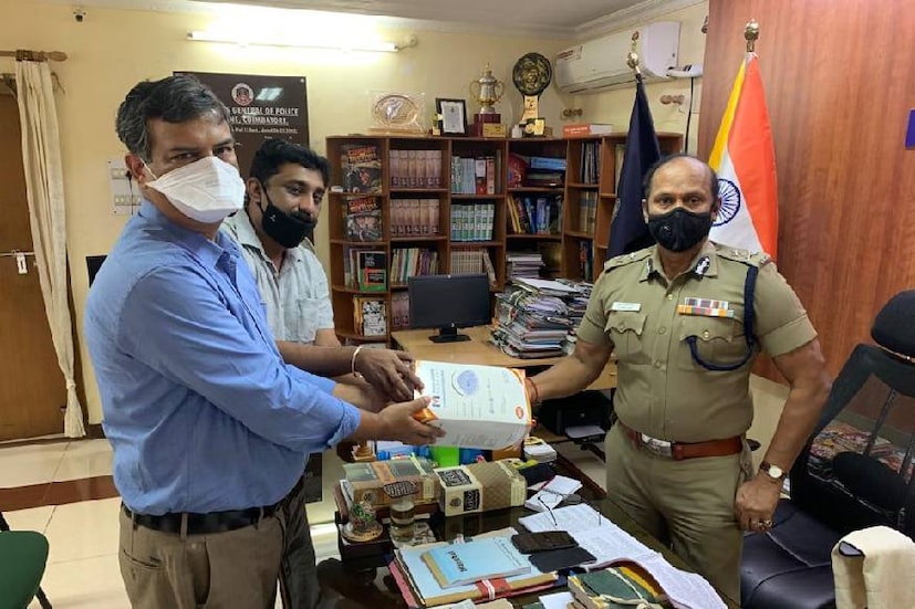  വിശ്വശാന്തി ഫൗണ്ടേഷന്റെ പ്രതിനിധി ഡോ: നാരായണൻ, അനൂപ് ആന്റണി എന്നിവർ ചേർന്ന് മന്ത്രി എസ്.പി. വേലുമണിക്ക് ഇവ കൈമാറി. ഇതാദ്യമായല്ല മോഹൻലാൽ കോവിഡ് പോരാട്ടത്തിന് പിന്തുണയുമായി എത്തുന്നത് 