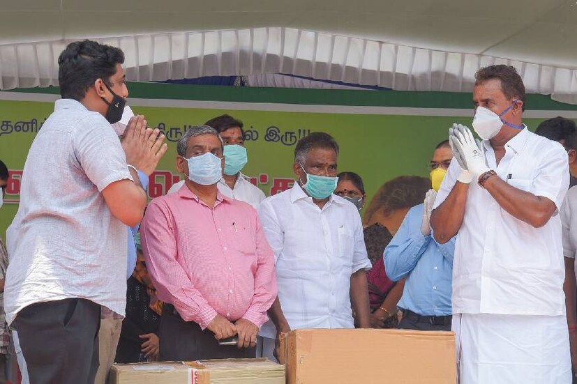  മോഹൻലാലിന്റെ നേതൃത്വത്തിലുള്ള വിശ്വശാന്തി ഫൗണ്ടേഷൻ പി.പി.ഇ. കിറ്റുകളും N95 മാസ്കുകളും തമിഴ്നാട് സർക്കാരിന് കൈമാറി