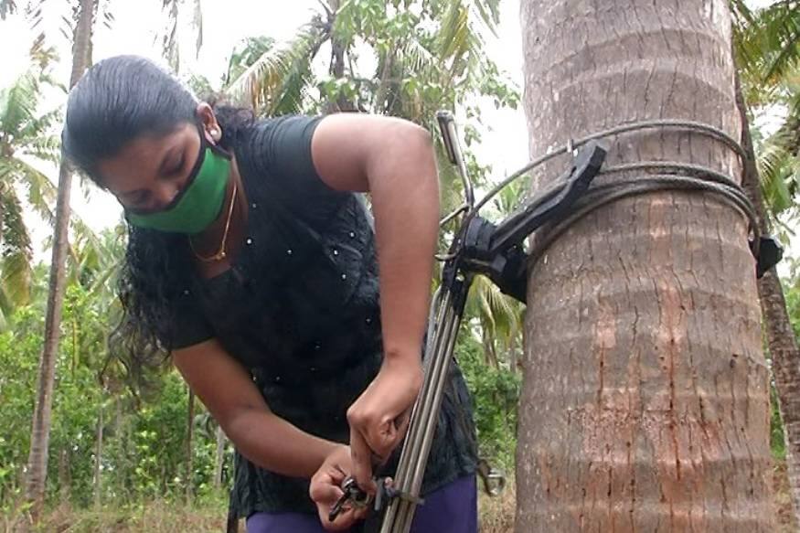  ഹിസ്റ്ററിയിൽ  മാസ്റ്റർ ബിരുദം ഉള്ള, ഒറ്റപ്പാലം എൻഎസ്എസ് കോളേജിൽ ബിഎഡ്‌ഡിന് പഠിക്കുന്ന ശ്രീദേവിയുടെ സ്വപ്നം അധ്യാപിക ആകുക, പിന്നീട് ഗവേഷണം നടത്തുക എന്നൊരു വലിയ മോഹവും മനസ്സിൽ ഉണ്ട്. അതിലേക്ക് ഒക്കെ ദൂരം ഏറെ ഉണ്ടെന്ന് അറിയുന്ന ശ്രീദേവി ഇപ്പൊൾ സ്വന്തം കാലിൽ നിൽക്കാൻ ഉള്ള പരിശ്രമത്തിലാണ്.