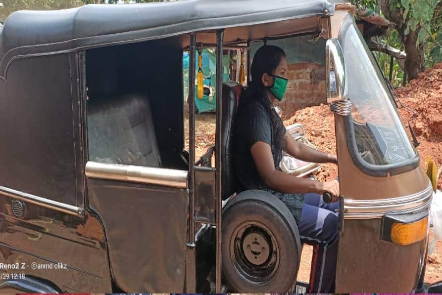  സ്വന്തമായി ഓട്ടോ ഓടിക്കാനും ശ്രീദേവി പഠിച്ച് കഴിഞ്ഞു.ഓട്ടോയും അച്ഛൻ അവൾക്ക് വാങ്ങി നൽകി." തെങ്ങ് കയറാൻ പോകാൻ ഓട്ടോ കൂടി ഉണ്ടെകിൽ സൗകര്യം ആകും" എന്ന് ആണ് മകൾ പറയുന്നത് എന്ന് അമ്മ ഉഷ.