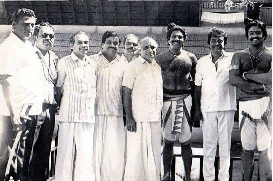  മലയാള സിനിമാ ചരിത്രത്തിൽ എക്കാലത്തെയും ഹിറ്റുകളിലൊന്നായ 'ഒരു വടക്കൻ വീരഗാഥ'യുടെ ഷൂട്ടിംഗ് ലൊക്കേഷനിലെ ചിത്രം ഇൻസ്റ്റഗ്രാമിൽ പങ്കുവച്ച് നടൻ സുരേഷ് ഗോപി.