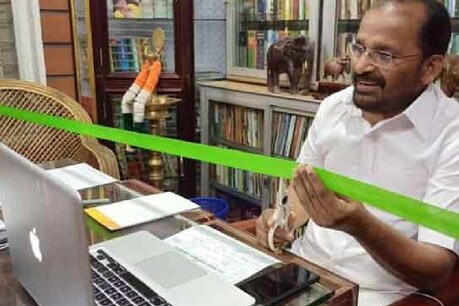 ക്വാറന്റീനിൽ കോവിഡ് ഐ.സി.യു ഉദ്ഘാടനം ചെയ്ത് ടി.എൻ. പ്രതാപൻ ക്വാറന്റീനിൽ കോവിഡ് ഐ.സി.യു ഉദ്ഘാടനം ചെയ്ത് ടി.എൻ. പ്രതാപൻ