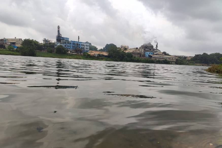  വ്യവസായങ്ങൾ തിങ്ങിനിറഞ്ഞ പാതാളം മേഖലയിൽ പെരിയാറിലെ ഓക്സിജൻ്റെ അളവ് ലോക്ഡൗൺ രണ്ടു മാസം പിന്നിട്ടിട്ടും പൂജ്യം ആണ്. ഇവിടെ മലിനീകരണത്തിൻ്റെ തോത് ഒരു ലിറ്ററിൽ 40.59 മില്ലിഗ്രാം ആണ്. ശുദ്ധജലത്തിൽ ഇത് പൂജ്യമായിരിക്കണം. എഫ്.എ.സി.റ്റി., ഏലൂർ പ്രദേശങ്ങളിലും മലിനീകരണ തോത് കൂടുതലാണ്. അതായത് ലോക്ഡൗണിന് മുമ്പുള്ള തോതിൽ നിന്നും കാര്യമായ മാറ്റമില്ല