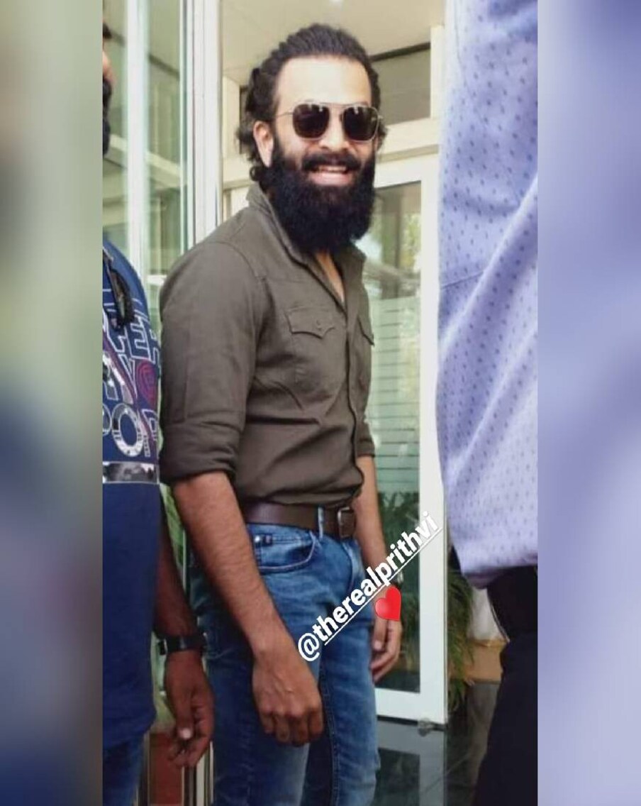  ഷൂട്ടിംഗ് പൂർത്തിയാക്കിയ ശേഷം ജോർദാനിൽ ലഭിച്ച സ്വീകരണ പരിപാടിയിൽ നിന്നും