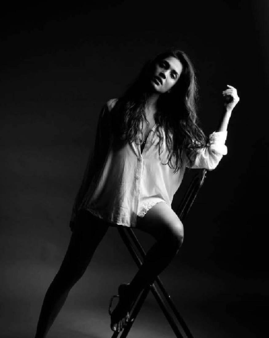  നീണ്ട കാലം ടെലിവിഷൻ ആങ്കർ ആയും തിളങ്ങിയ താരമാണ് ശ്രുതി മേനോൻ.