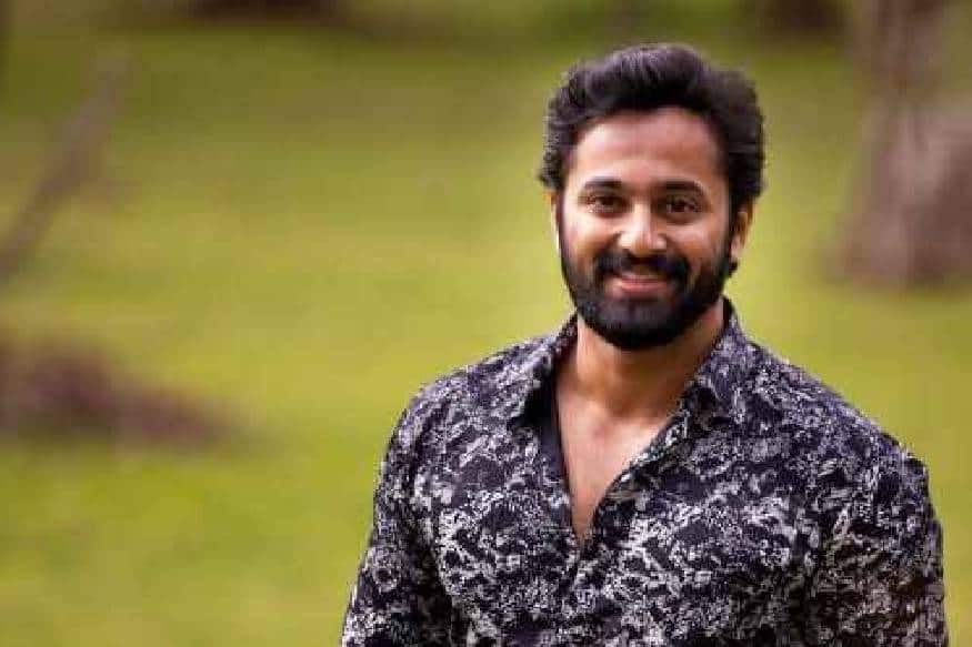  'ഇങ്ങനെയെങ്കിലും ഒരു കുഞ്ഞിക്കാല് കാണാൻ പറ്റിയല്ലോ' എന്ന് സന്തോഷത്തോടെയുള്ള അടിക്കുറിപ്പുമായാണ് ഉണ്ണി ചിത്രങ്ങൾ പോസ്റ്റ് ചെയ്യുന്നത്