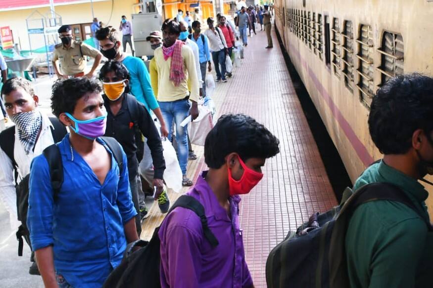  അതിഥി തൊഴിലാളികള്‍ക്കും മെഡിക്കല്‍ പരിശോധന ഉറപ്പ് വരുത്തി സര്‍ട്ടിഫിക്കറ്റ് നല്‍കി. ഒറ്റപ്പാലം സബ് കളകടർ അർജുൻ പാണ്ഡ്യൻ , അസിസ്റ്റൻറ് കളക്ടർ ചേതൻ കുമാർ മീണ, എസ് പി ശിവ വിക്രം എന്നിവർ ചേർന്ന് അതിഥി തൊഴിലാളികളെ യാത്രയാക്കി.