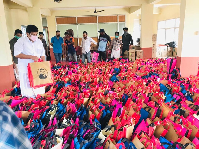  1000 ഡയാലിസിസ് കിറ്റും, കിഡ്നി- കരൾ മാറ്റ ശസ്ത്രക്രിയക്ക് വിധേയരായ 300 പേർക്ക് അവശ്യമരുന്നുകളുമാണ് രാഹുൽ നൽകിയത്.  