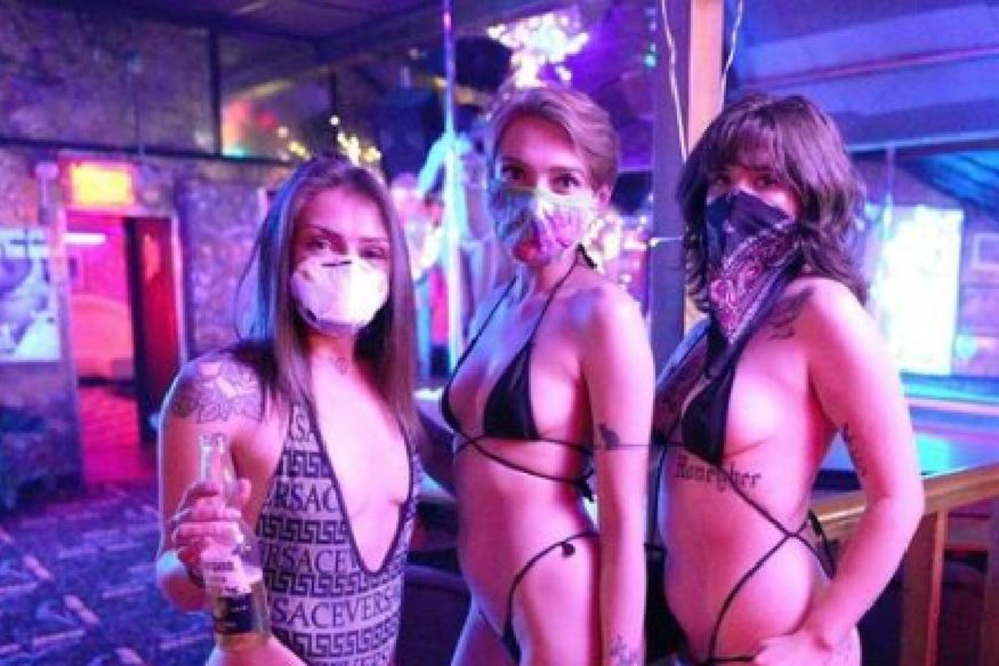 ജീവനക്കാർക്ക് ആശ്വാസം; മാസ്കും സാനിറ്റൈസറുമായി സ്ട്രിപ്പ് ക്ളബ്ബുകൾ തുറന്നു