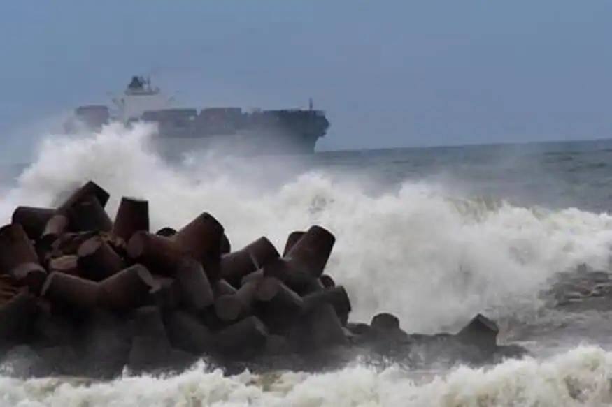 കൊൽക്കൊത്തയിൽ പലയിടത്തും കാറ്റിലും മഴയിലും വൈദ്യുതി മുടങ്ങി.