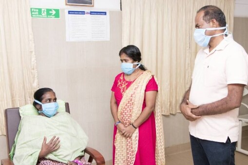 ലീനയെ കാണാൻ വര്‍ഷങ്ങള്‍ക്ക് മുമ്പ് വ്യോമമാർഗം എത്തിച്ച ഹൃദയം  സ്വീകരിച്ച മാത്യു അച്ചാടനും സന്ധ്യയും എത്തിയപ്പോൾ