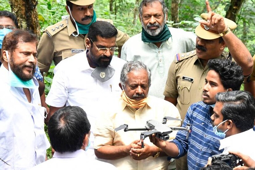  കടുവയുടെ അക്രമണത്തില്‍ കൊല്ലപ്പെട്ട ബിനീഷ് മാത്യുവിന്റെ കുടുംബത്തിന് ധനസഹായം നല്‍കുന്നതിനൊപ്പം ഭാര്യയ്ക്ക് ജോലിയും നല്‍കണമെന്ന് കെ.യു.ജനീഷ് കുമാര്‍ എംഎല്‍എ വനംമന്ത്രി കെ.രാജുവിനോട് അഭ്യര്‍ഥിച്ചു. തണ്ണിത്തോട് ഗ്രാമപഞ്ചായത്തില്‍ നടന്ന യോഗത്തിലാണ് എംഎല്‍എ ഈ ആവശ്യം ഉന്നയിച്ചത്.