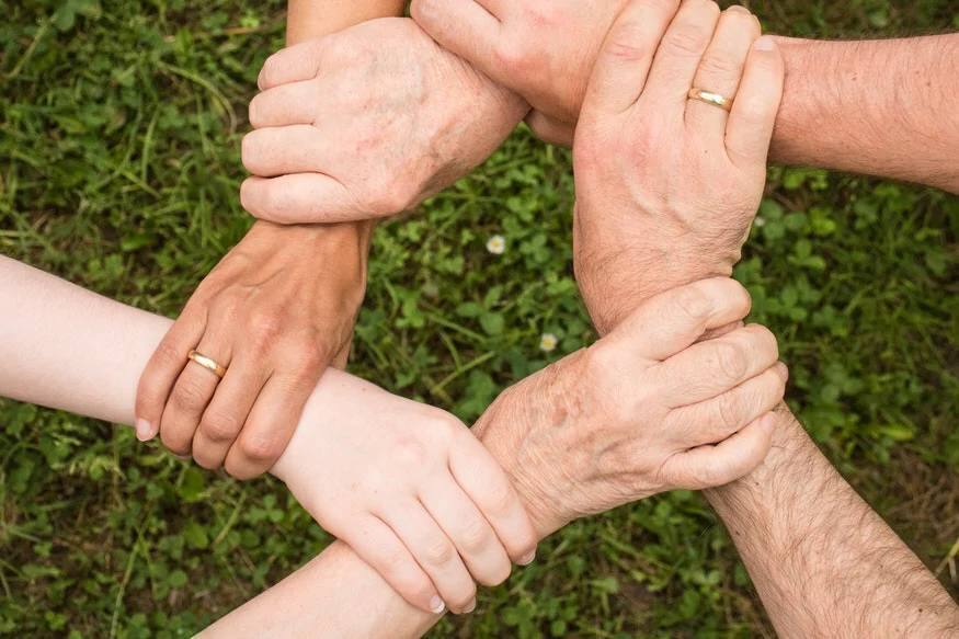  8. ഈ മഹാമാരി നിങ്ങളെ കൂടുതൽ അലിവുള്ള വ്യക്തിയാക്കി മാറ്റുമോ? അങ്ങനെ വിചാരിക്കുന്നു- 21%, ഞാൻ അല്ലെങ്കിലും ദയയുള്ളവനാണ് - 48%, അറിയില്ല / പറയാൻ കഴിയില്ല - 31%