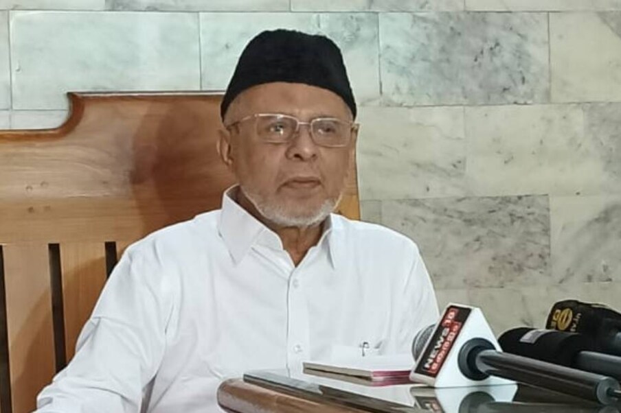  അറഫാദിന നോമ്ബ് 30ന് വ്യാഴാഴ്ച ആയിരിക്കുമെന്നും ഖാസിമാരായ പാണക്കാട് സയ്യിദ് ഹൈദരലി ശിഹാബ് തങ്ങള്‍, സമസ്ത കേരള ജംഇയ്യത്തുല്‍ ഉലമാ പ്രസിഡന്റ് സയ്യിദ് മുഹമ്മദ് ജിഫ്രി മുത്തുക്കോയ തങ്ങള്‍, സമസ്ത ജനറല്‍ സെക്രട്ടറി പ്രൊഫ. കെ. ആലിക്കുട്ടി മുസ്ലിയാര്‍, കോഴിക്കോട് ഖാസി സയ്യിദ് മുഹമ്മദ് കോയ ജമലുല്ലൈലി തങ്ങള്‍ക്ക് വേണ്ടി നാഇബ് ഖാസി സയ്യിദ് അബ്ദുല്ല കോയ ശിഹാബുദ്ദീന്‍ തങ്ങള്‍, സയ്യിദ് നാസര്‍ ഹയ്യ് ശിഹാബ് തങ്ങള്‍ പാണക്കാട് എന്നിവര്‍ അറിയിച്ചു.