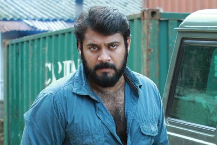 താൻ വീണ്ടും വിവാഹിതനാവുന്നുവെന്ന വാർത്തയിൽ രൂക്ഷമായി പ്രതികരിച്ച് നടൻ ബാല. തന്റെ വിവാഹമെന്ന വ്യാജവാർത്തക്കെതിരായാണ് ബാല ഒരു ഫേസ്ബുക് വീഡിയോ വഴി പ്രതികരണമറിയിച്ചത്. അച്ഛൻ മോശം ആരോഗ്യസ്ഥിതിയിലായിട്ടും ചെന്നൈയിൽ അച്ഛനമ്മമാരുടെ അടുത്തെത്താൻ കഴിയാതെ വിഷമിച്ചിരുന്ന തന്റെ മേൽ കടുത്ത പ്രഹരമേല്പിച്ചാണ് ഈ വാർത്തയെത്തിയതെന്ന് ബാല. ബാല പോസ്റ്റ് ചെയ്ത വീഡിയോയിൽ പറയുന്ന പ്രസക്ത ഭാഗങ്ങൾ ചുവടെ: താൻ വീണ്ടും വിവാഹിതനാവുന്നുവെന്ന വാർത്തയിൽ രൂക്ഷമായി പ്രതികരിച്ച് നടൻ ബാല. തന്റെ വിവാഹമെന്ന വ്യാജവാർത്തക്കെതിരായാണ് ബാല ഒരു ഫേസ്ബുക് വീഡിയോ വഴി പ്രതികരണമറിയിച്ചത്. അച്ഛൻ മോശം ആരോഗ്യസ്ഥിതിയിലായിട്ടും ചെന്നൈയിൽ അച്ഛനമ്മമാരുടെ അടുത്തെത്താൻ കഴിയാതെ വിഷമിച്ചിരുന്ന തന്റെ മേൽ കടുത്ത പ്രഹരമേല്പിച്ചാണ് ഈ വാർത്തയെത്തിയതെന്ന് ബാല. ബാല പോസ്റ്റ് ചെയ്ത വീഡിയോയിൽ പറയുന്ന പ്രസക്ത ഭാഗങ്ങൾ ചുവടെ: